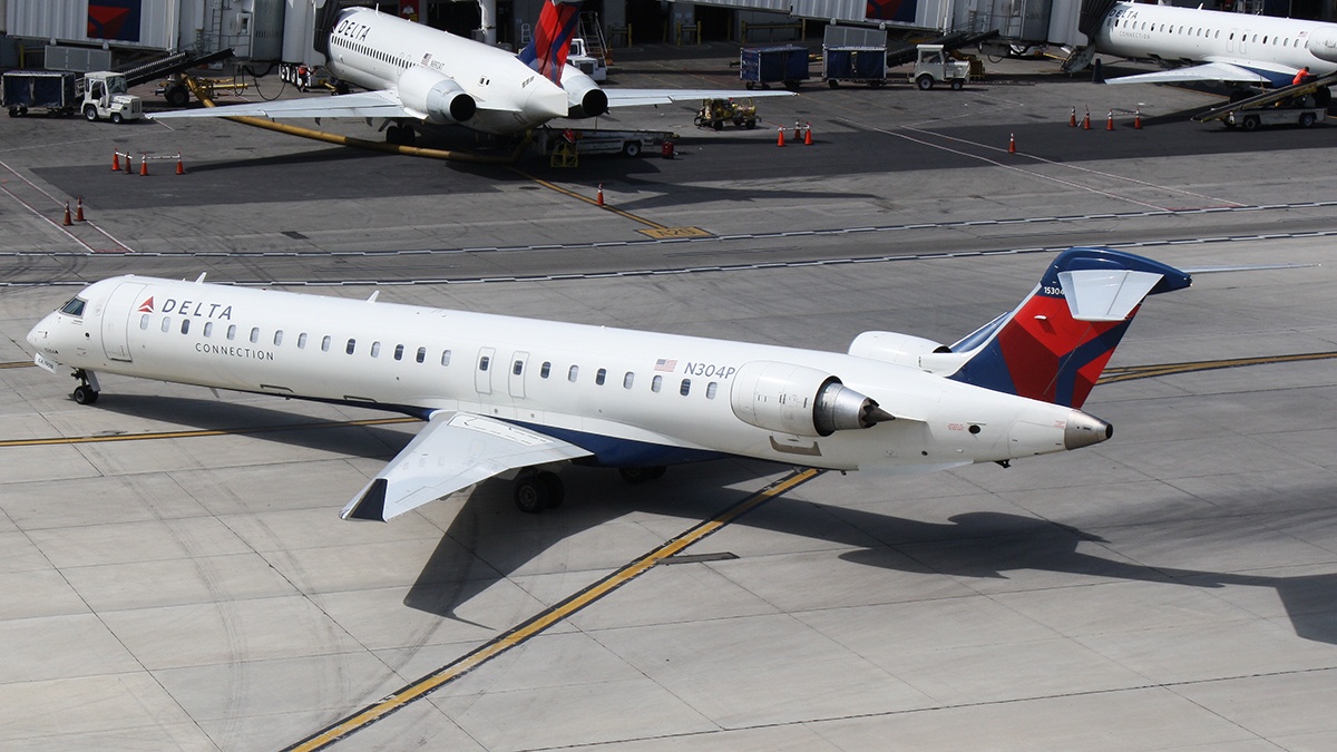 Full size: Delta Connection Mitsubishi CRJ-900 N304PQ at Detroit Metro Wayne County Airport